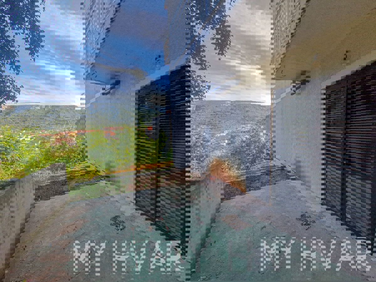 Edificio residenziale a Jelsa