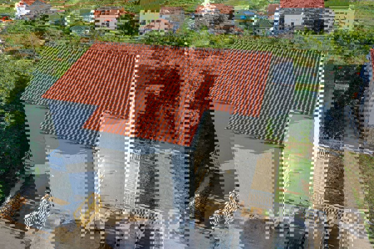 Edificio residenziale a Jelsa