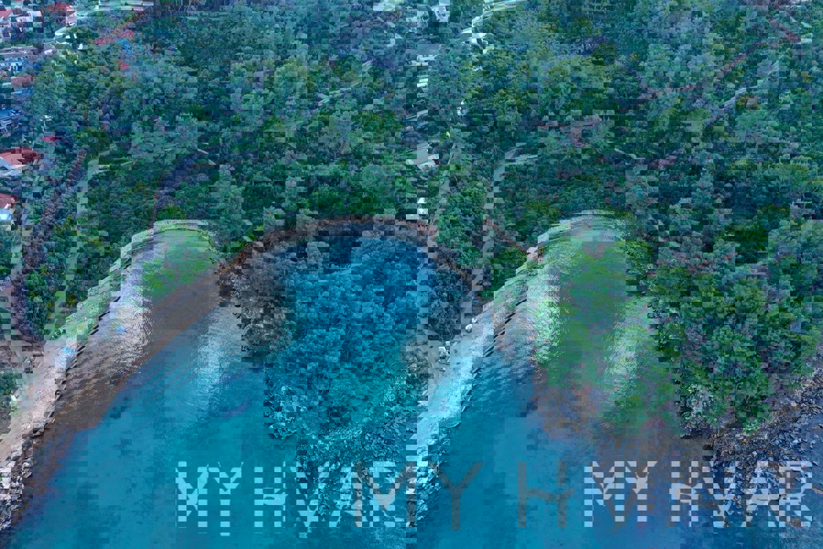 Terreno edificabile nel porto di Stari Grad