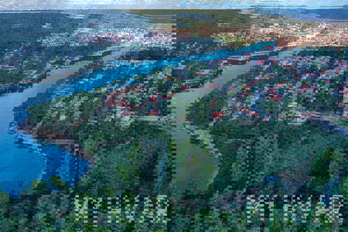 Terreno edificabile nel porto di Stari Grad