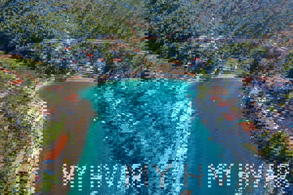 Terreno con vista mare a Prapatna