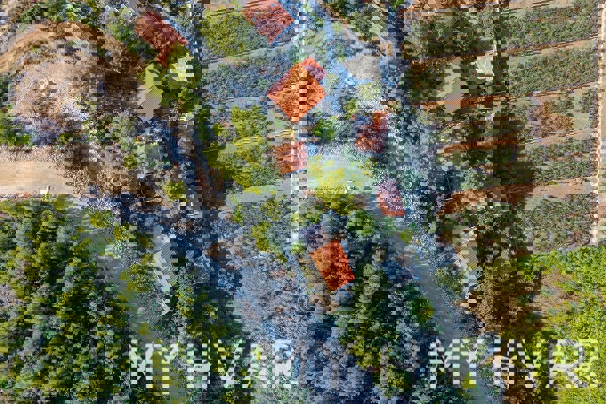 Terreno con vista mare a Prapatna