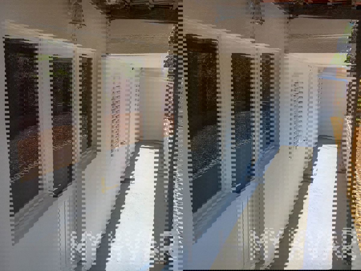 Appartamento con giardino nella città di Hvar