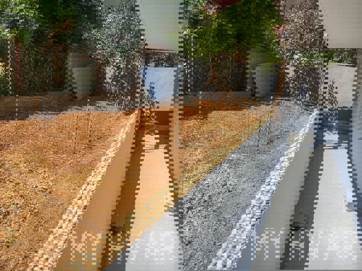 Appartamento con giardino nella città di Hvar