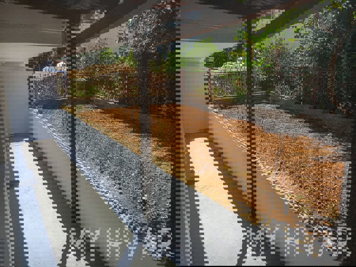 Appartamento con giardino nella città di Hvar