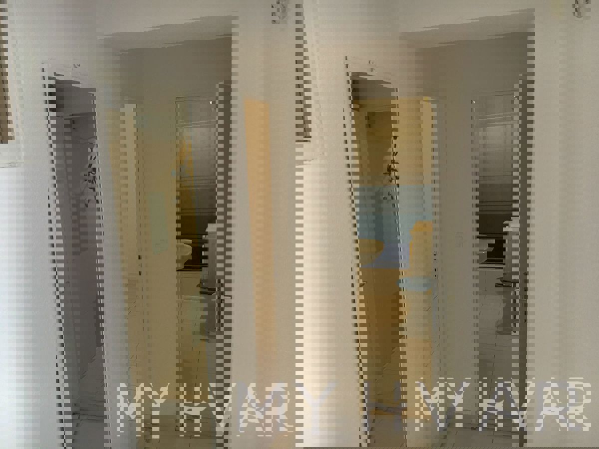 Appartamento con giardino nella città di Hvar