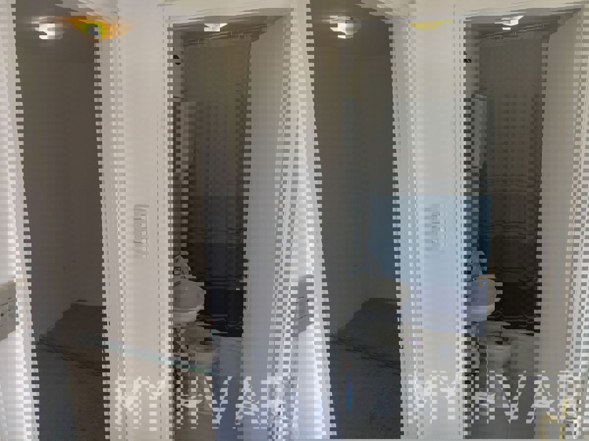 Appartamento con giardino nella città di Hvar