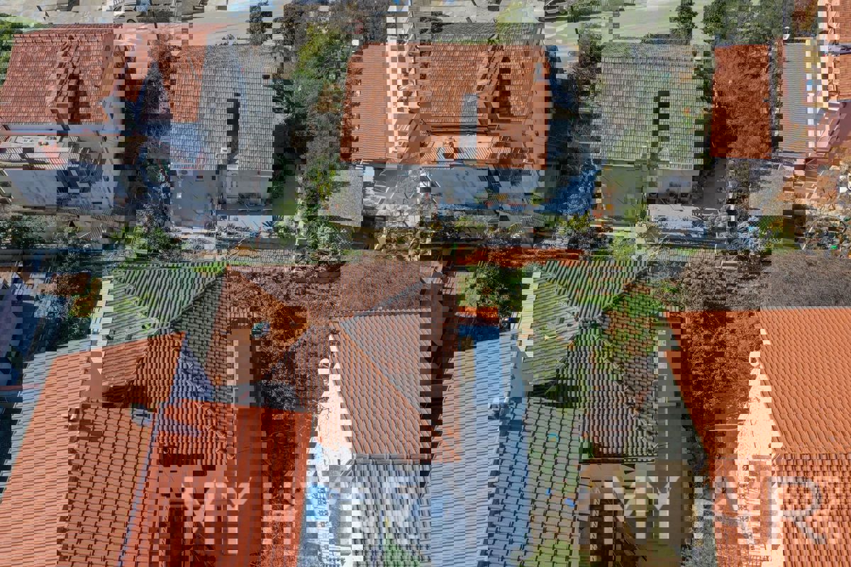 Appartamento con giardino nella città di Hvar