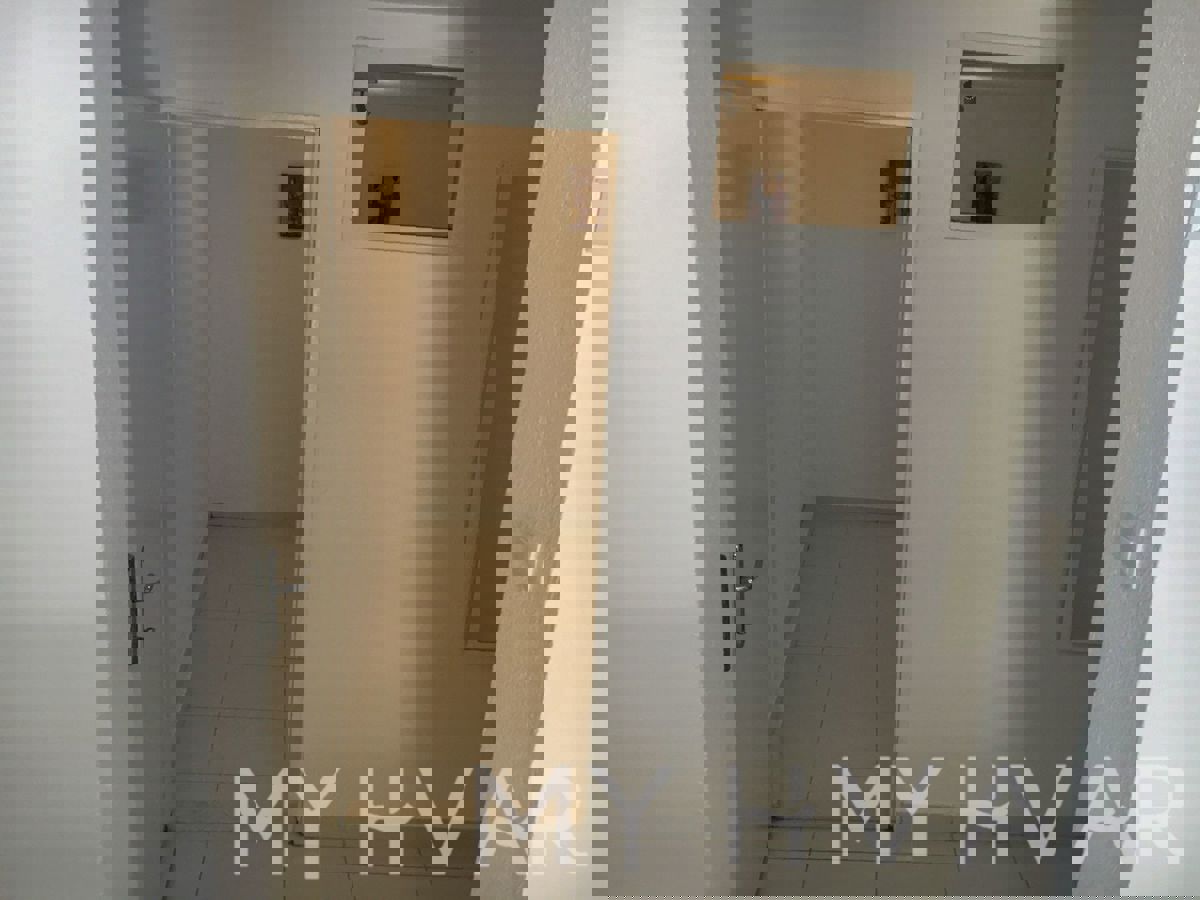 Appartamento con giardino nella città di Hvar