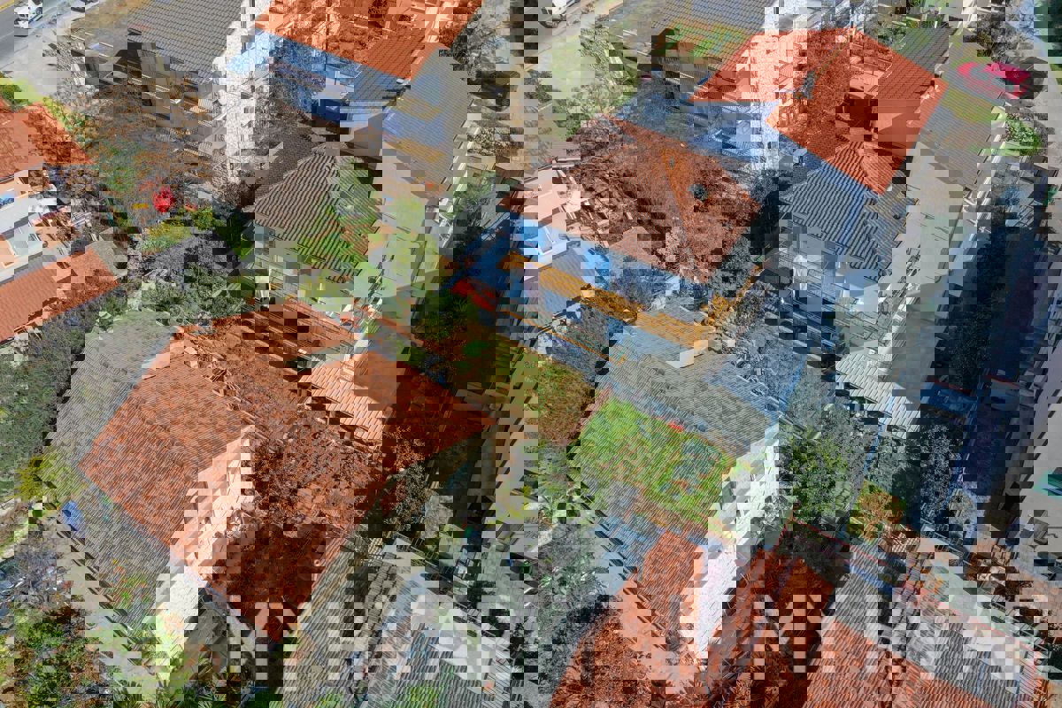 Appartamento con giardino nella città di Hvar