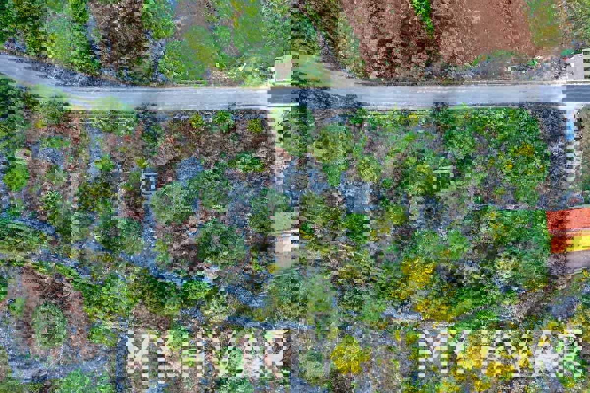 Terreno edificabile a Bogomolje