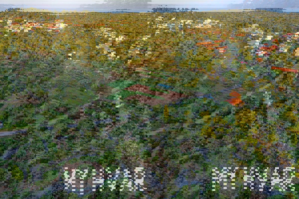 Terreno edificabile a Bogomolje