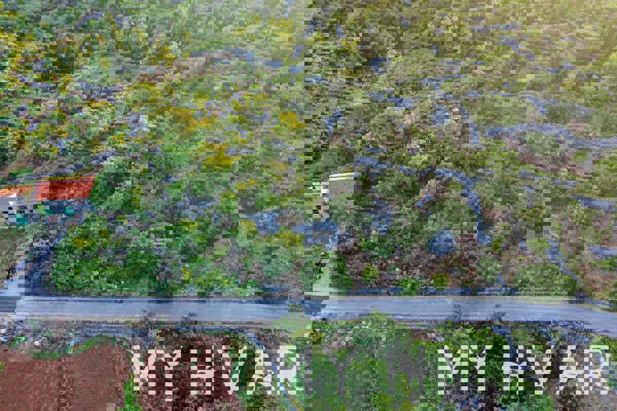 Terreno edificabile a Bogomolje