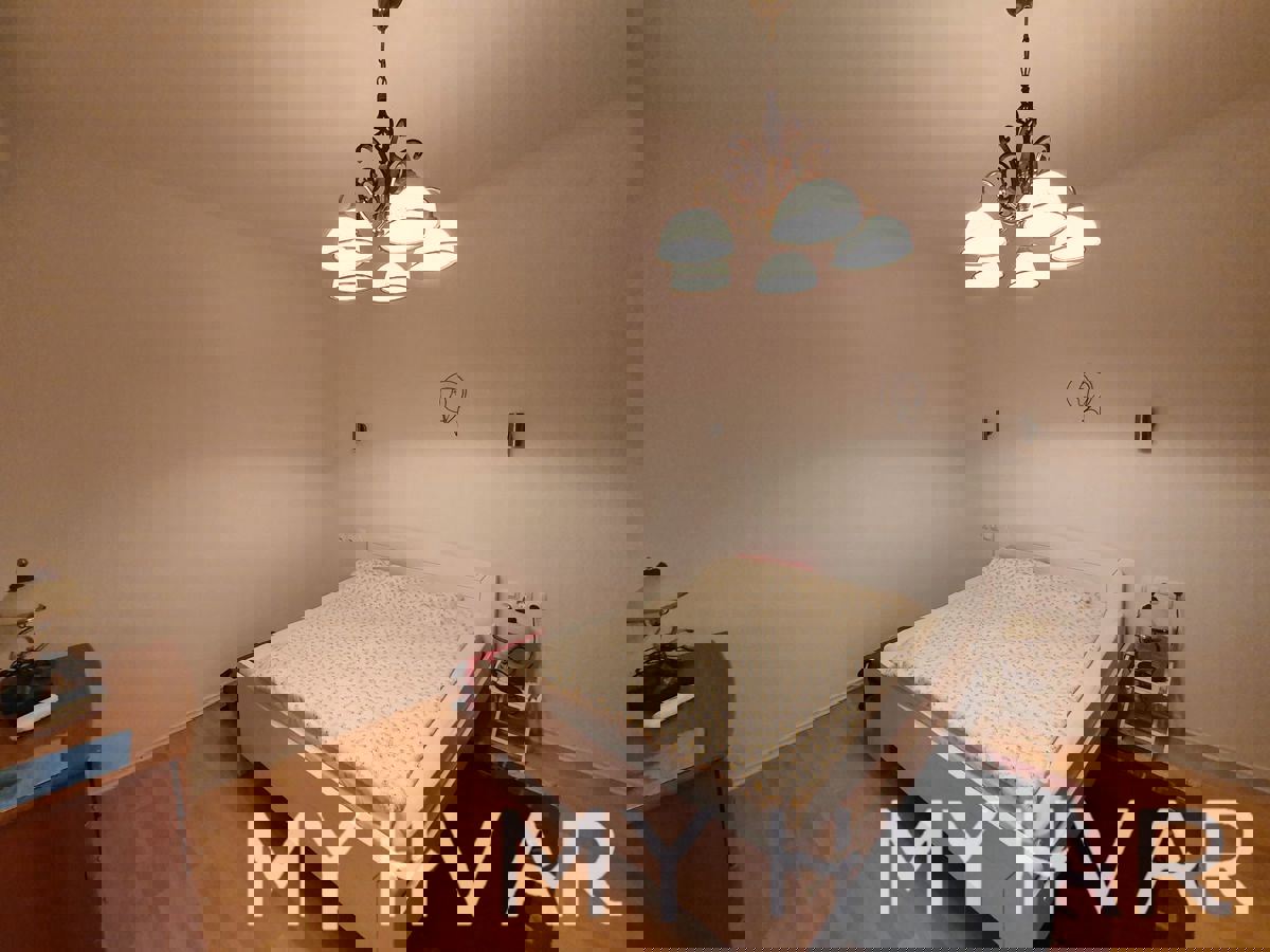 Appartamento al piano terra nel centro di Jelsa