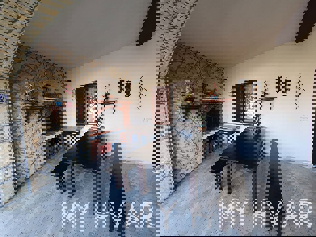 Appartamento al piano terra nel centro di Jelsa