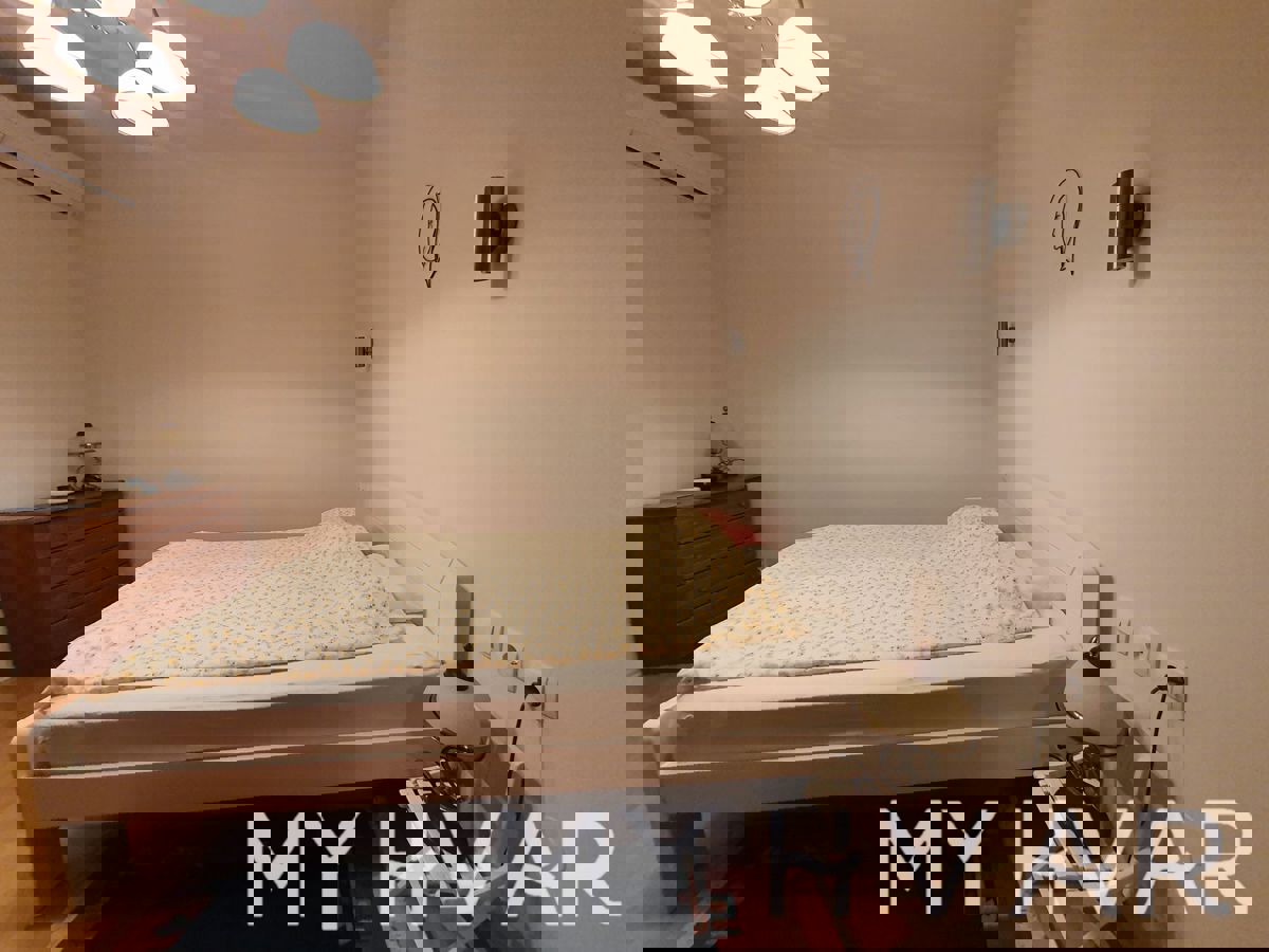 Appartamento al piano terra nel centro di Jelsa