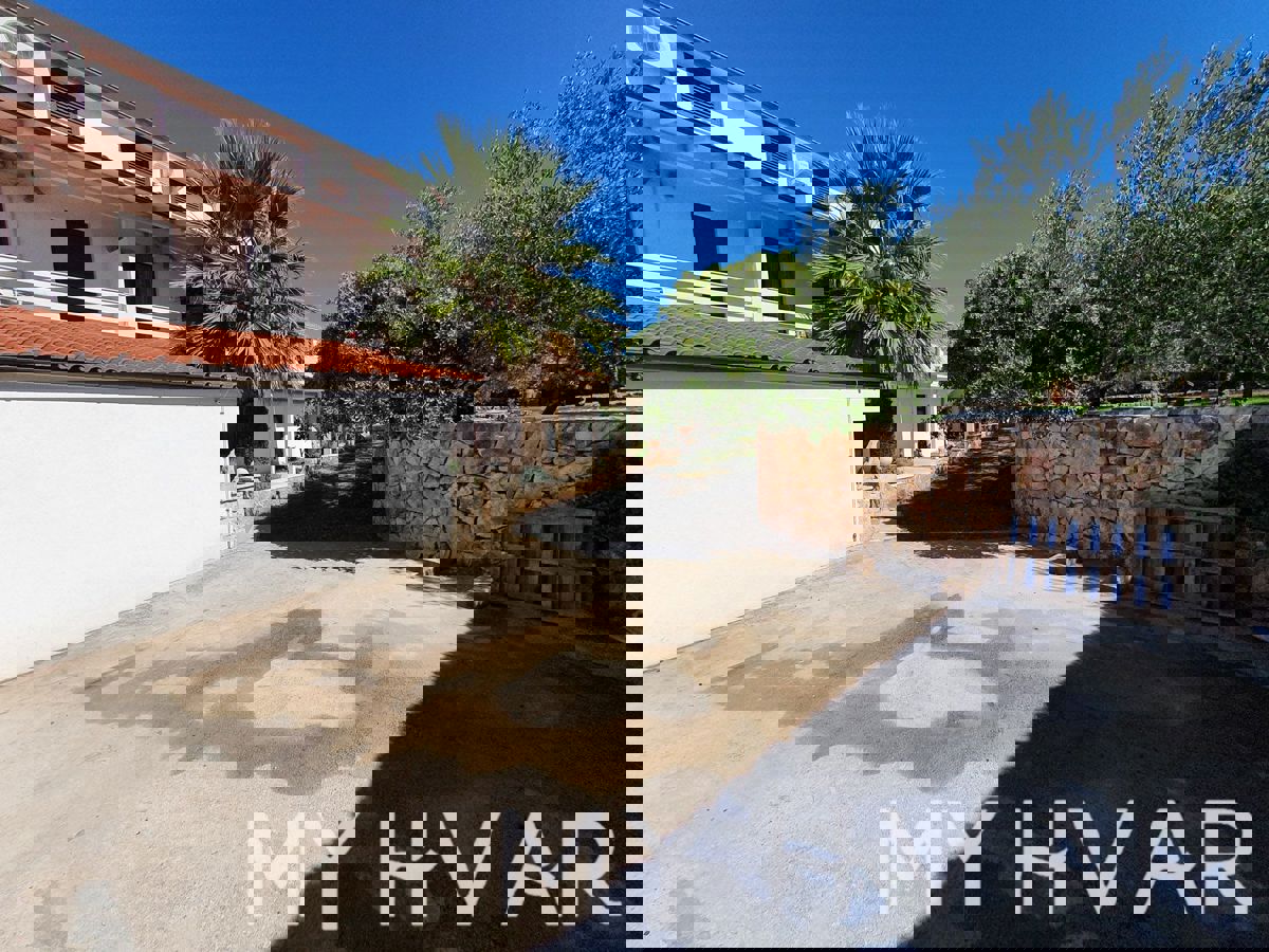 Appartamento al piano terra nel centro di Jelsa