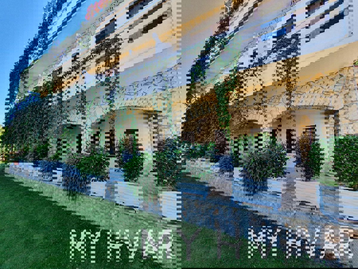 Appartamento al piano terra nel centro di Jelsa