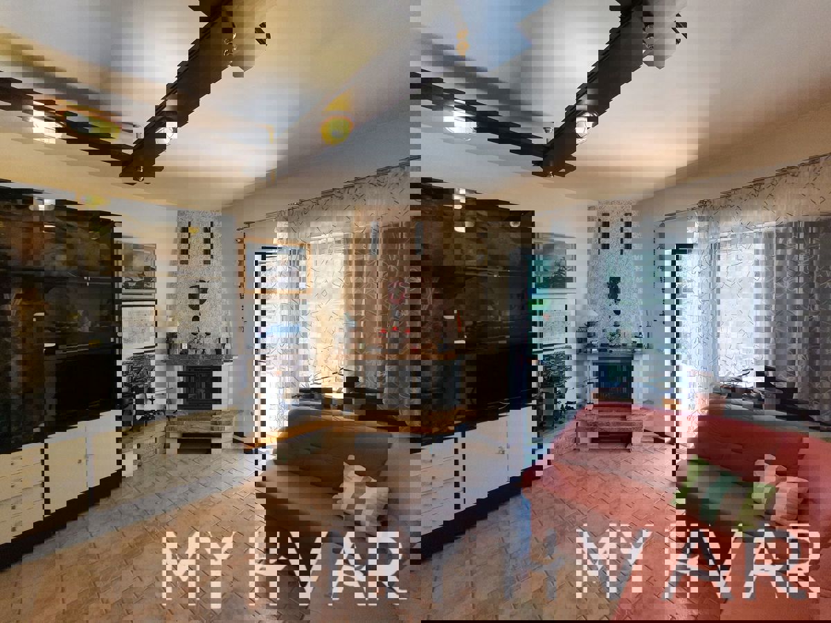 Appartamento al piano terra nel centro di Jelsa