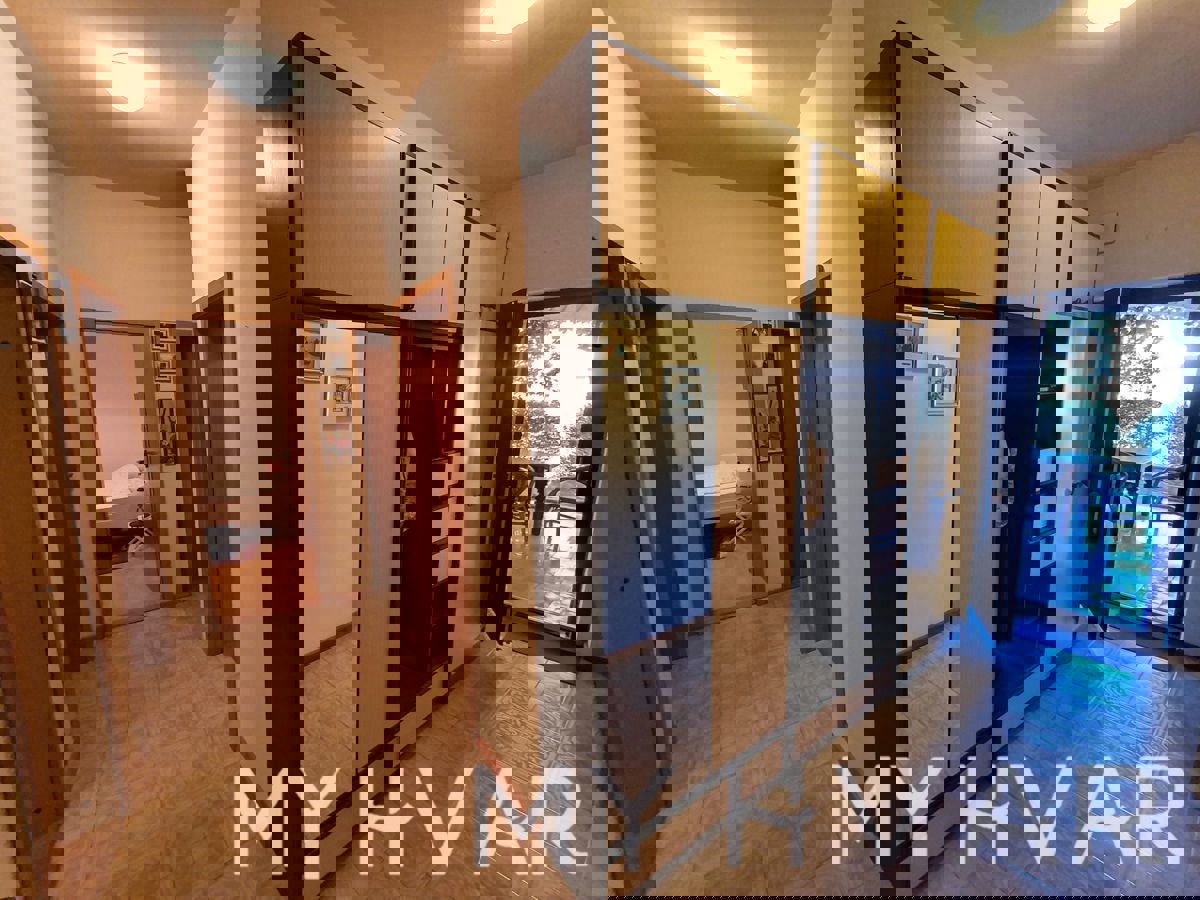 Appartamento al piano terra nel centro di Jelsa