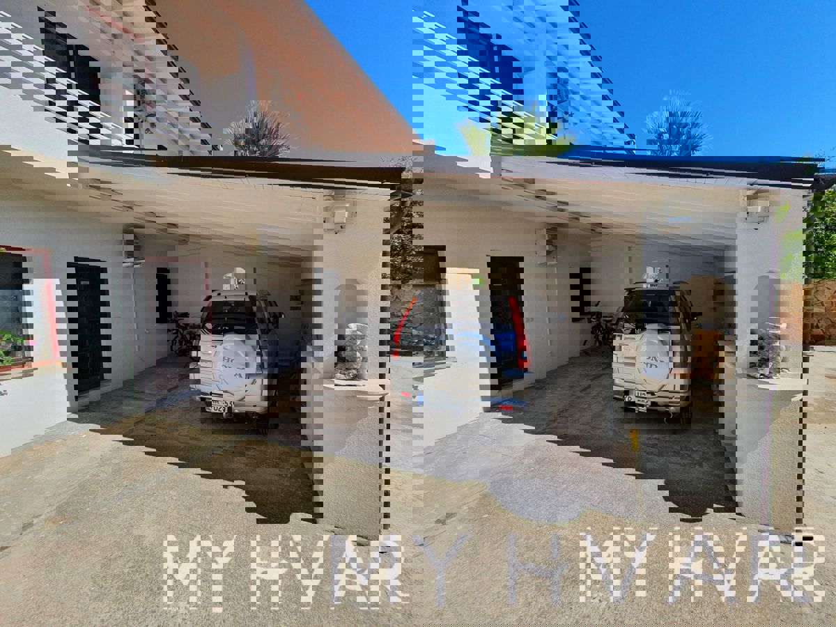 Appartamento al piano terra nel centro di Jelsa