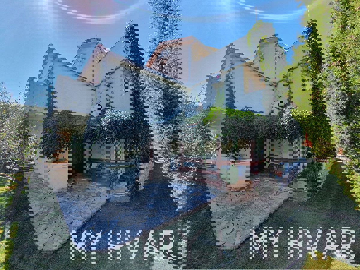 Appartamento al piano terra nel centro di Jelsa