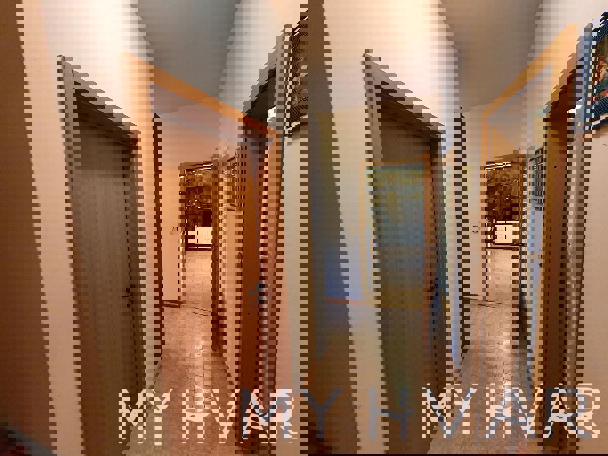 Appartamento al piano terra nel centro di Jelsa