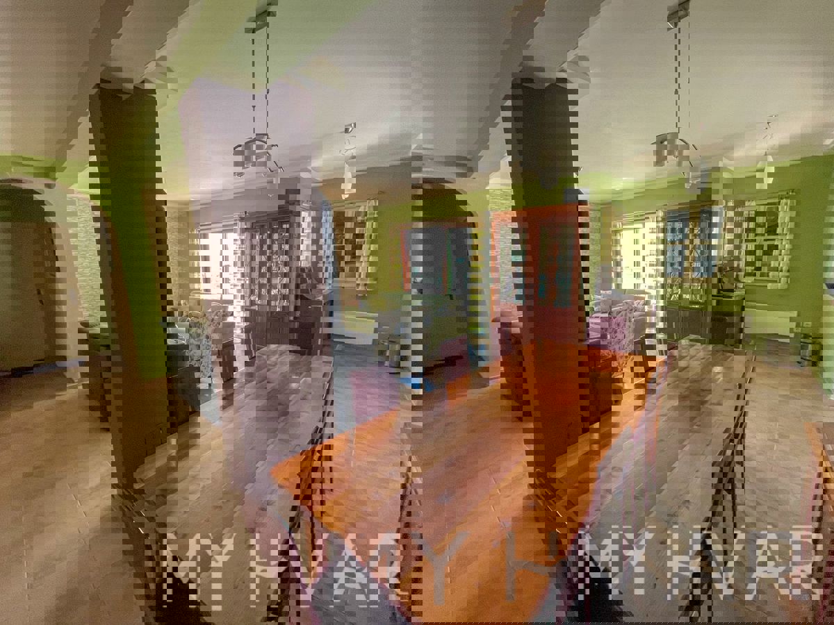 Casa familiare con piscina a Vrisnik