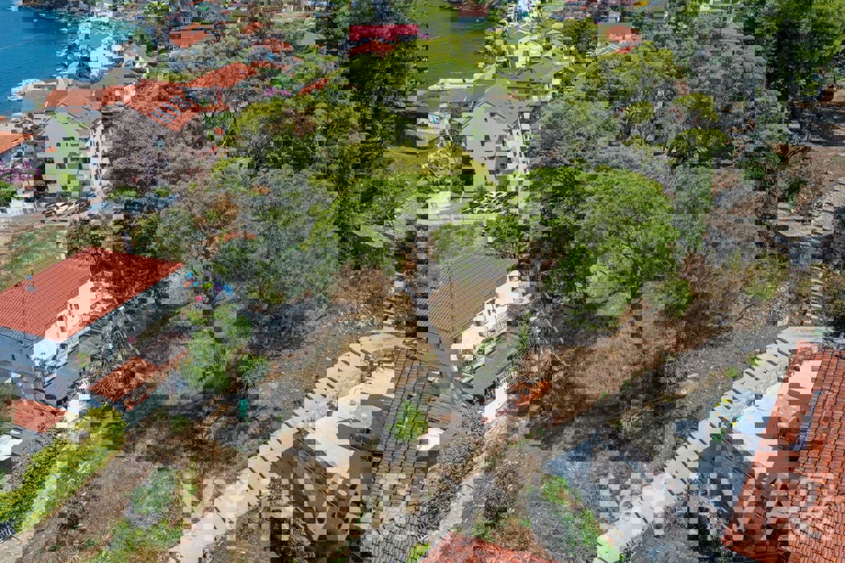 Terreno edificabile in centro con vista mare