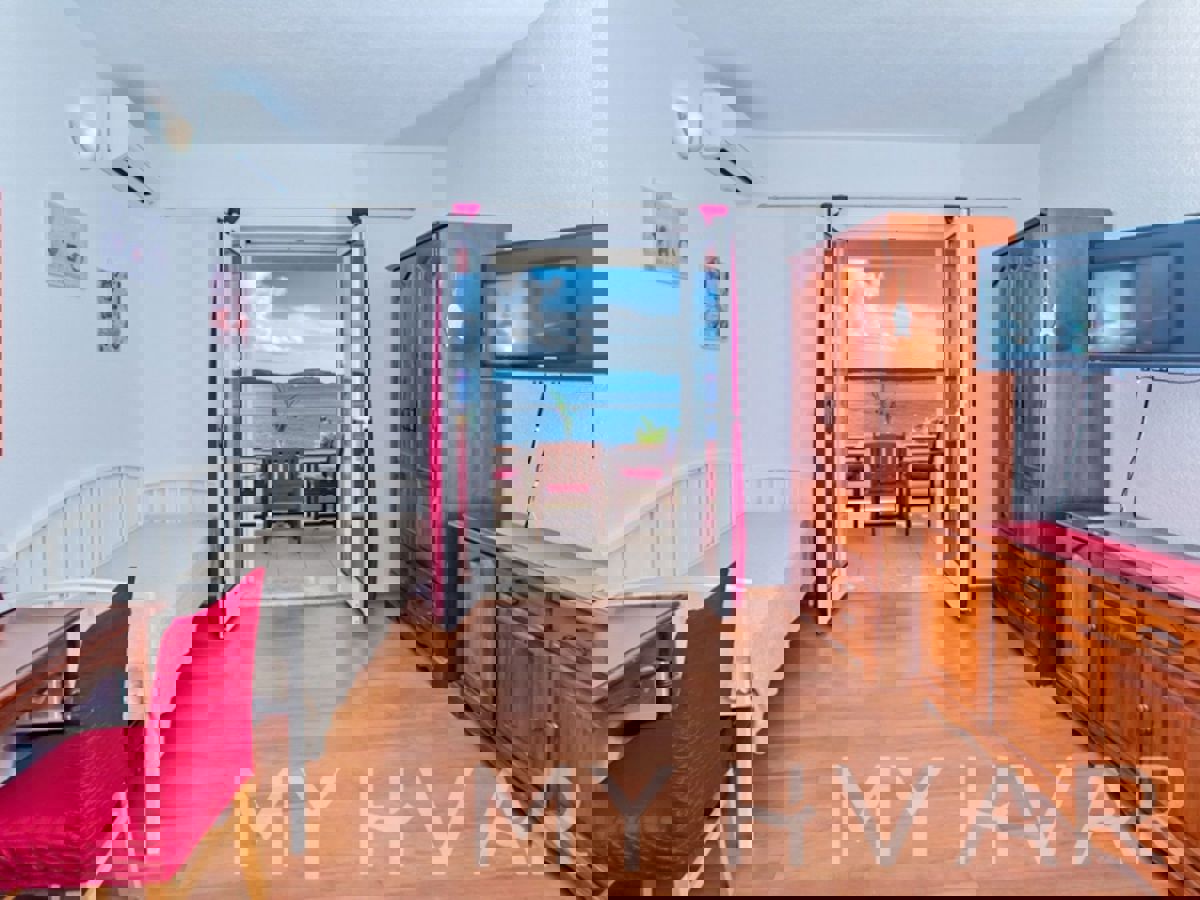 Casa con spiaggia privata nella città di Hvar