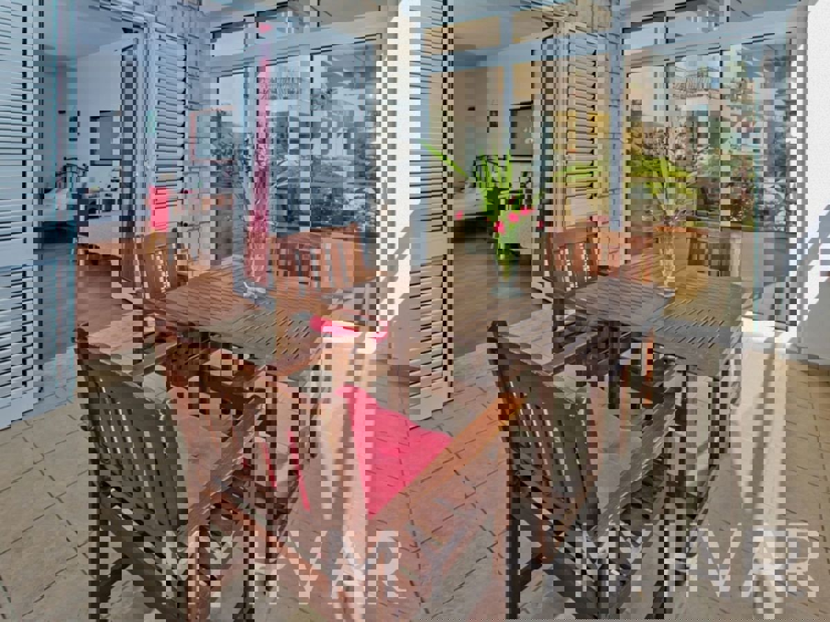 Casa con spiaggia privata nella città di Hvar