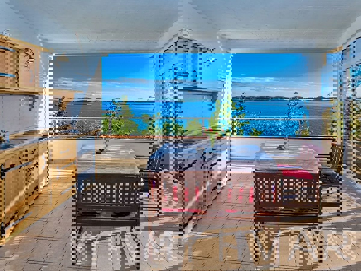 Casa con spiaggia privata nella città di Hvar