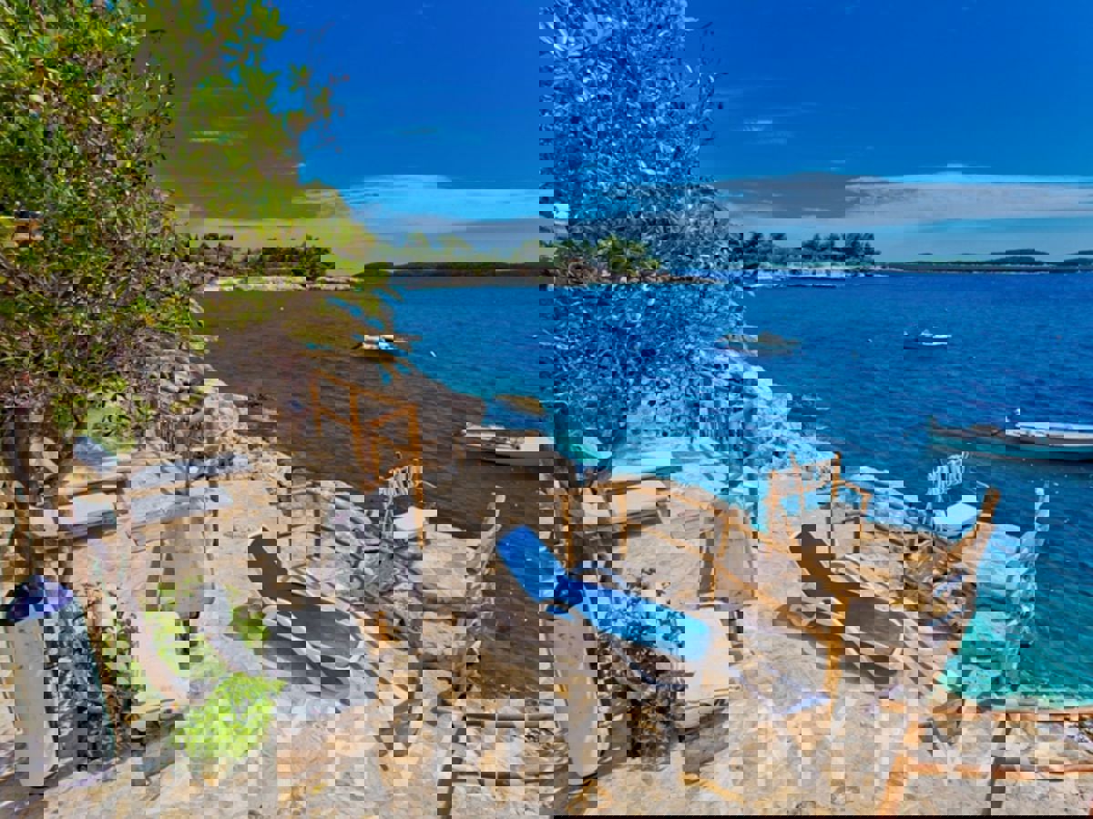 Casa con spiaggia privata nella città di Hvar