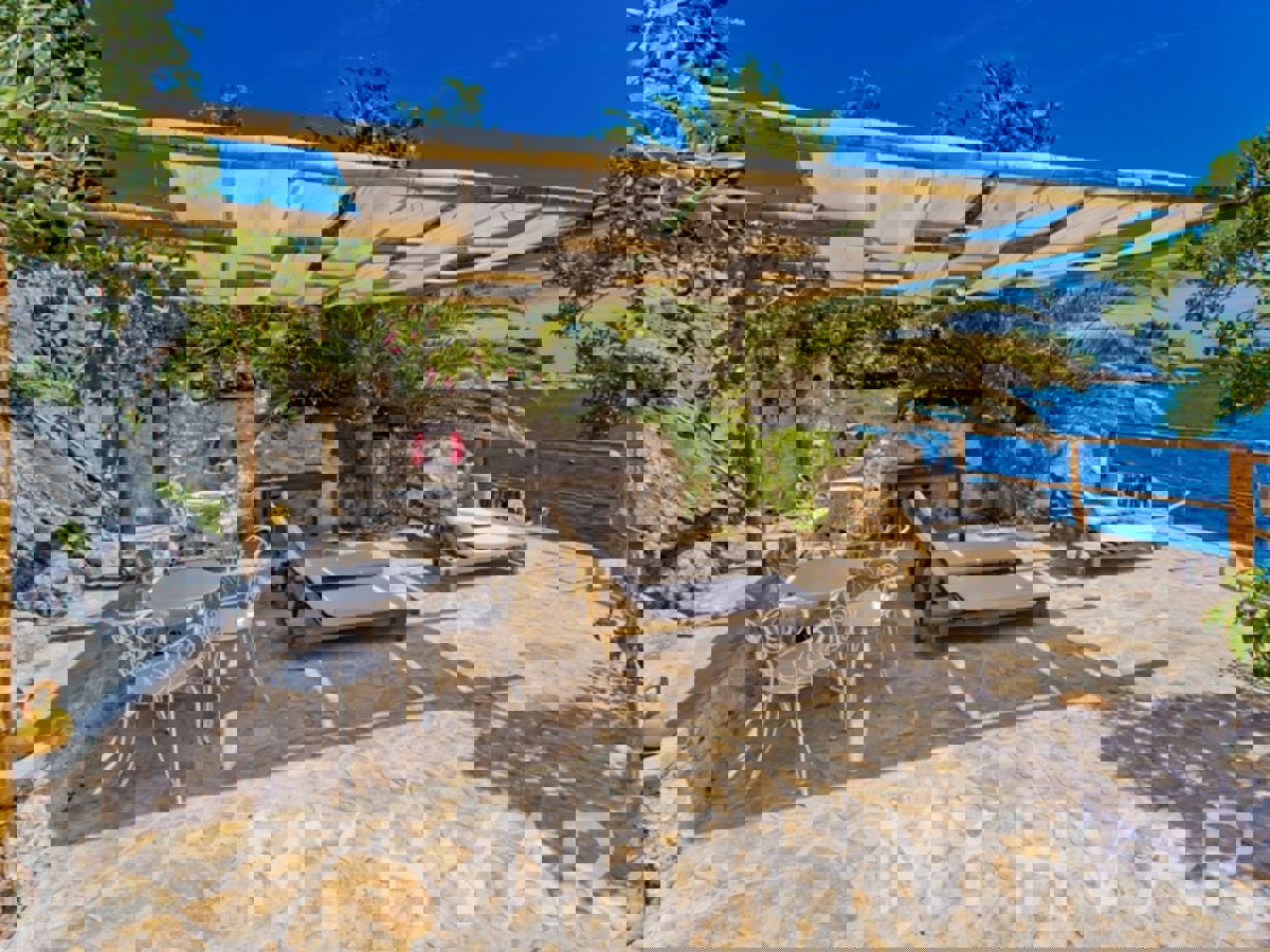 Casa con spiaggia privata nella città di Hvar