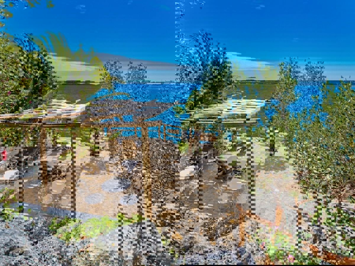 Casa con spiaggia privata nella città di Hvar