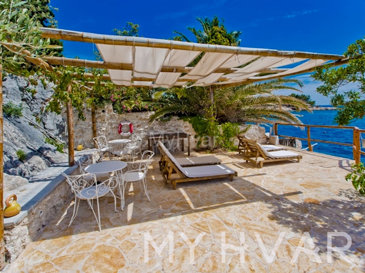 Casa con spiaggia privata nella città di Hvar