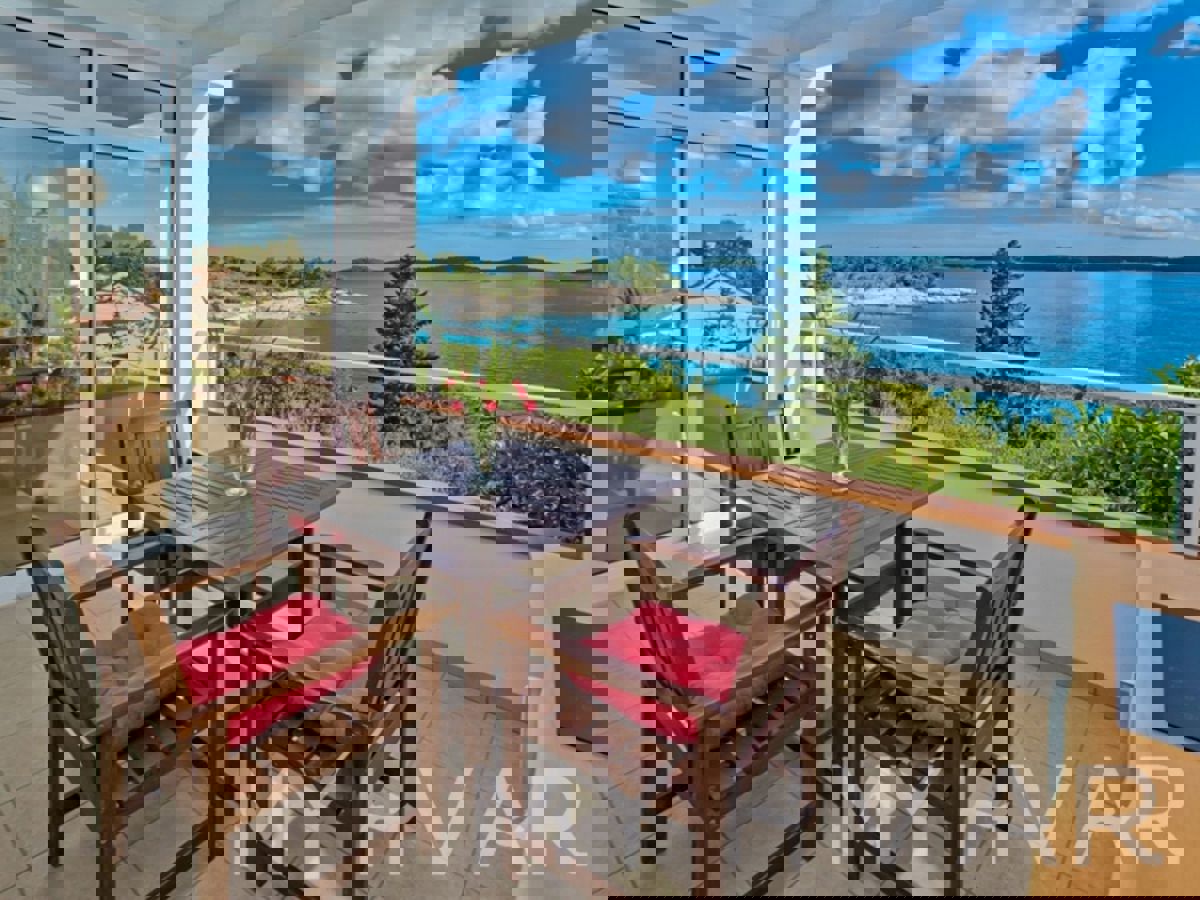 Casa con spiaggia privata nella città di Hvar