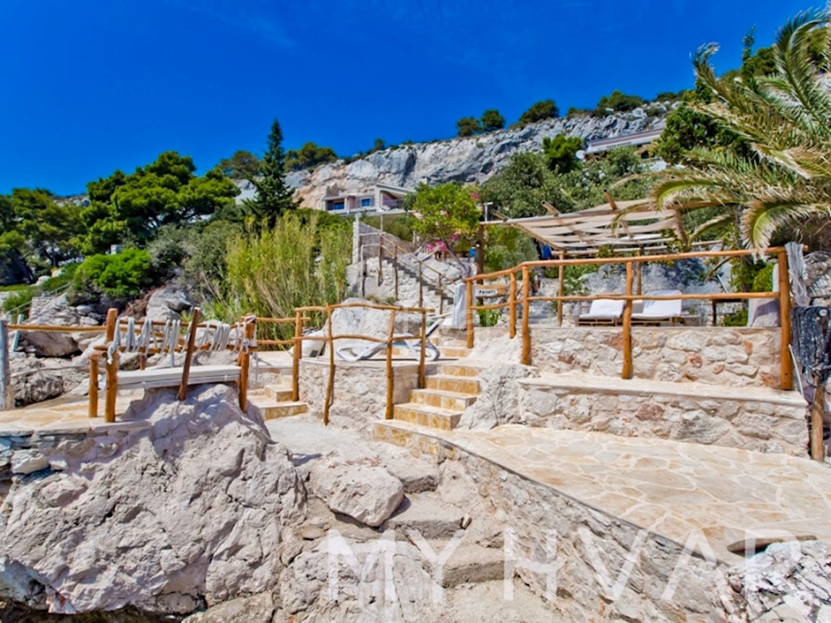 Casa con spiaggia privata nella città di Hvar