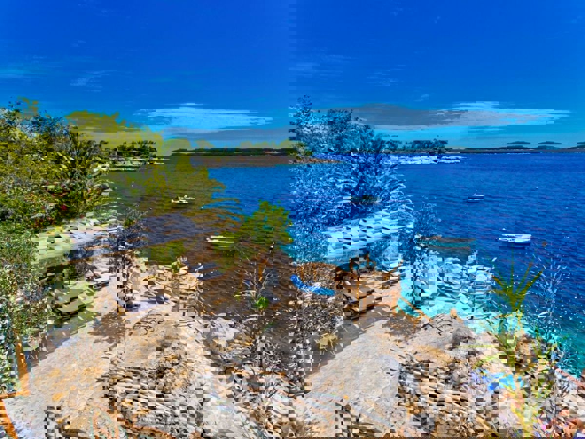 Casa con spiaggia privata nella città di Hvar