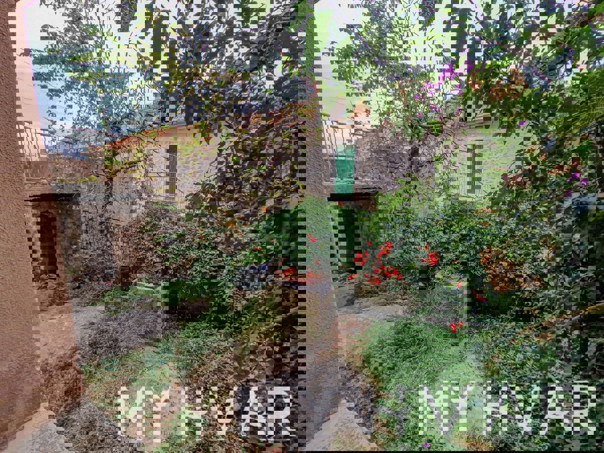 Casa nascosta nell'Upper Pitve