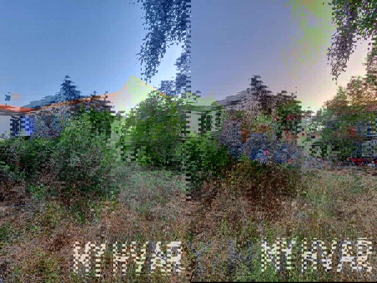 Due case di pietra a Bogomolje