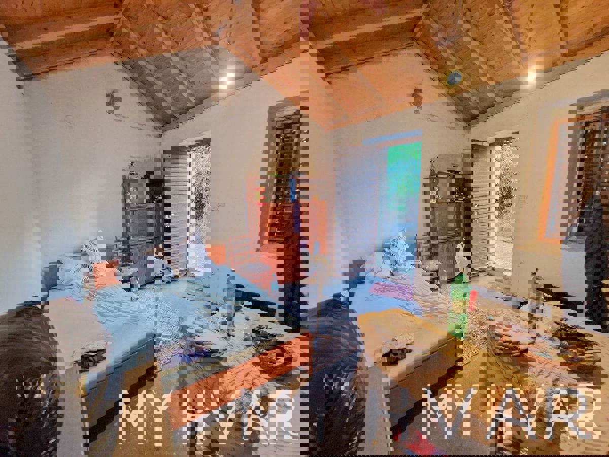 Due case di pietra a Bogomolje