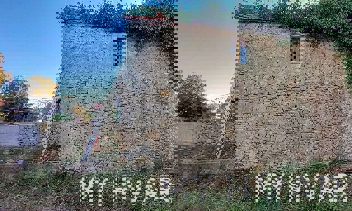 Due case di pietra a Bogomolje