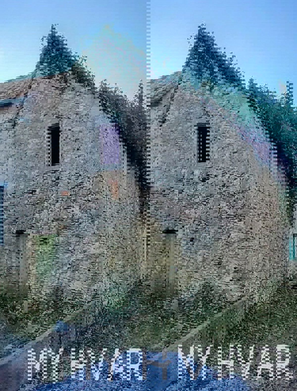 Due case di pietra a Bogomolje