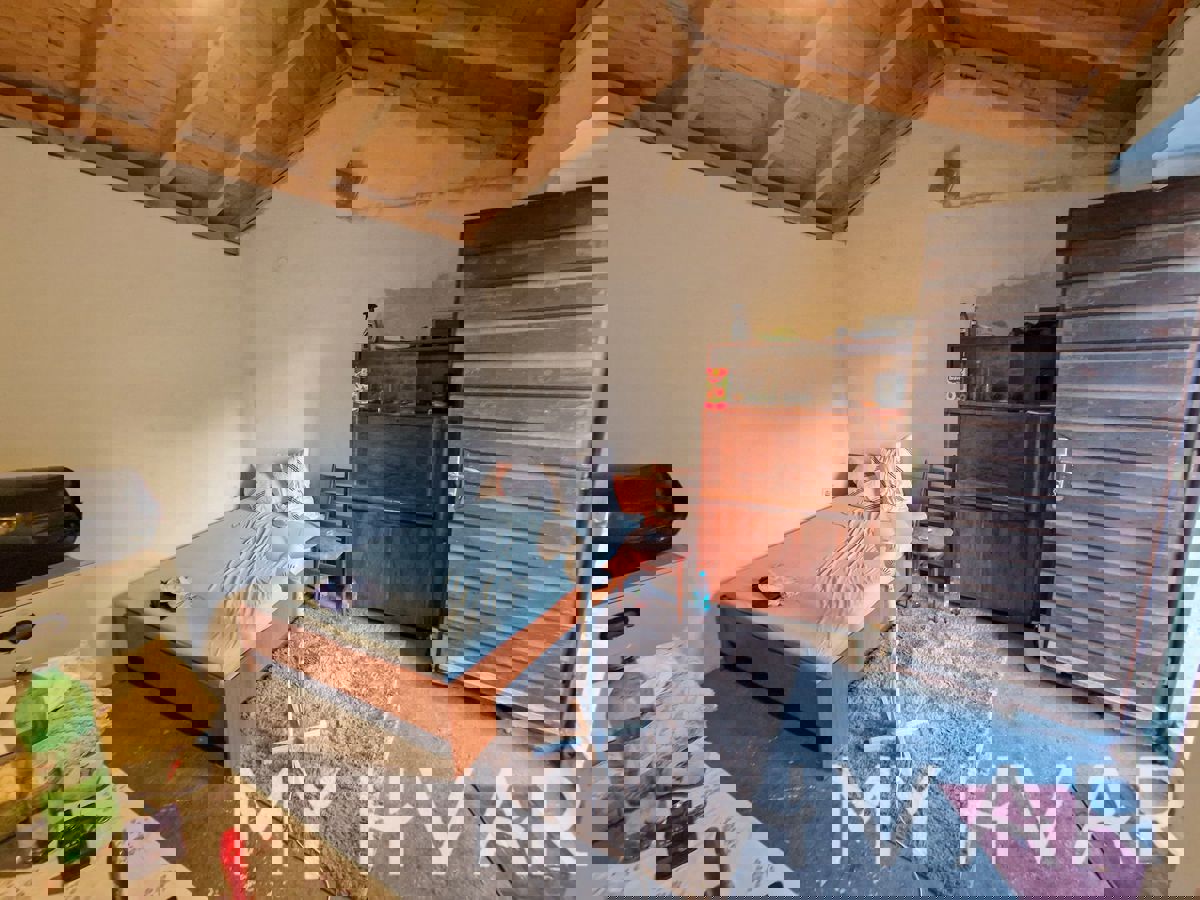 Due case di pietra a Bogomolje