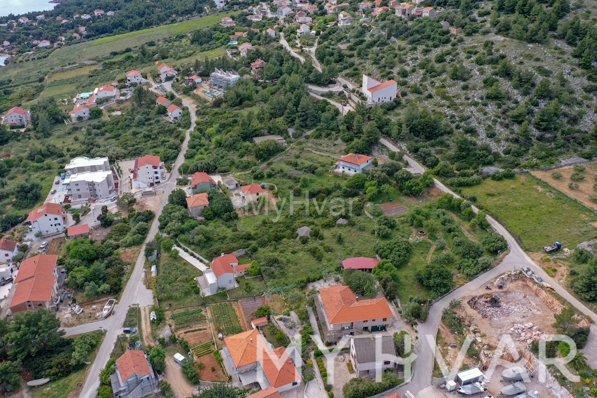 Terreno edificabile a Zavala con vista mare