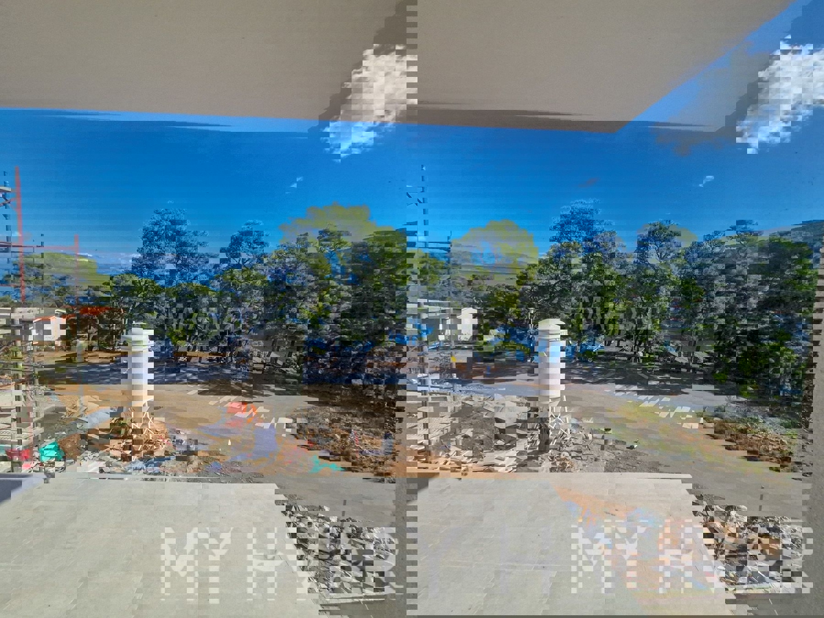 Appartamento di lusso con vista mare