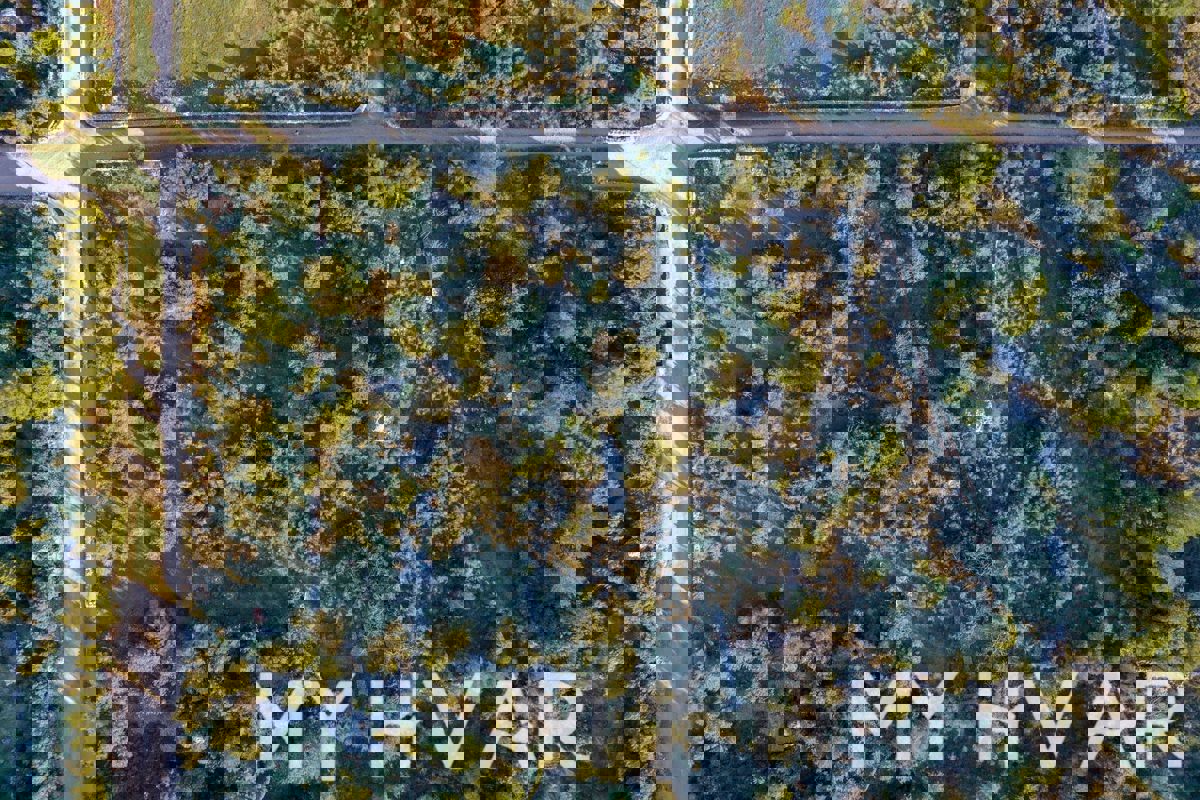 Campo agricolo ad Ager con rifinitura dalmata