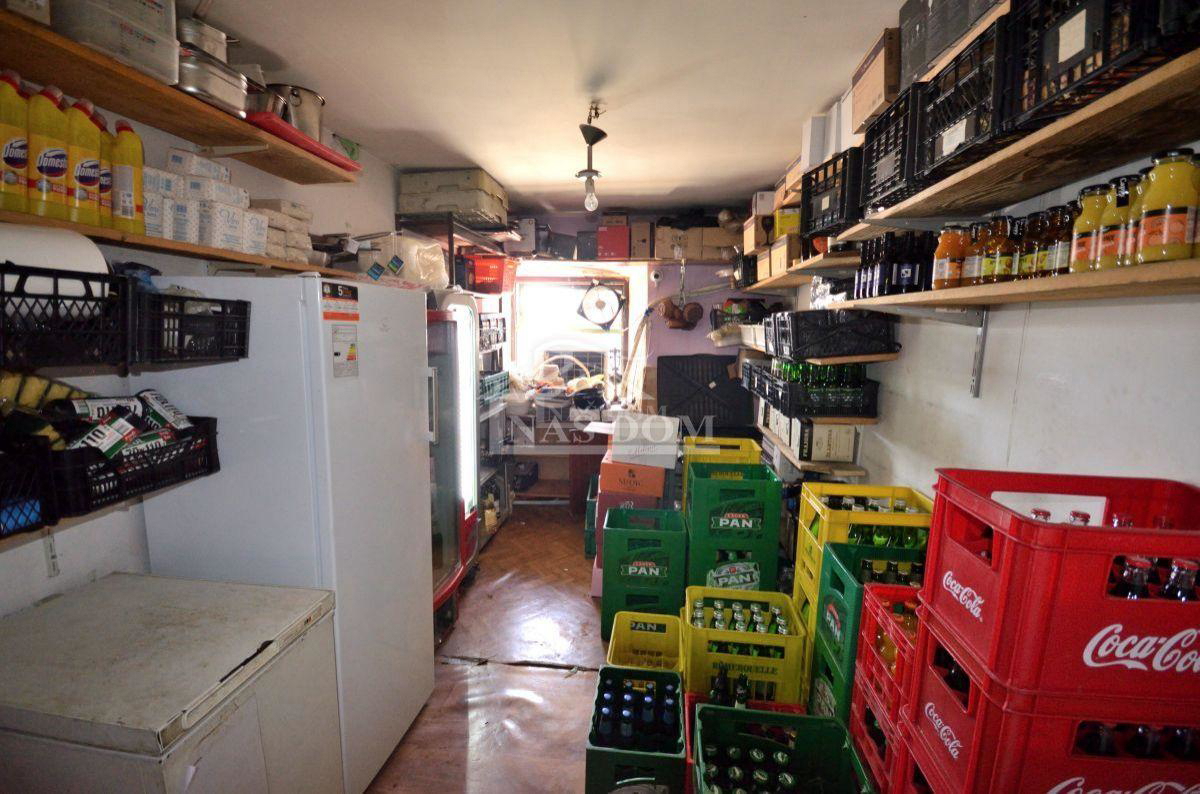 Spazio commerciale + 2 camere proprio sul lungomare!!