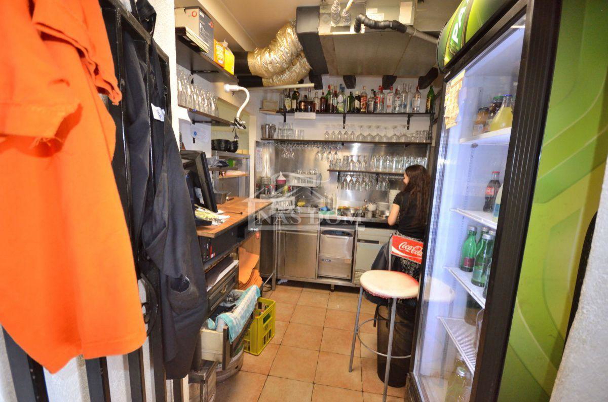 Spazio commerciale + 2 camere proprio sul lungomare!!